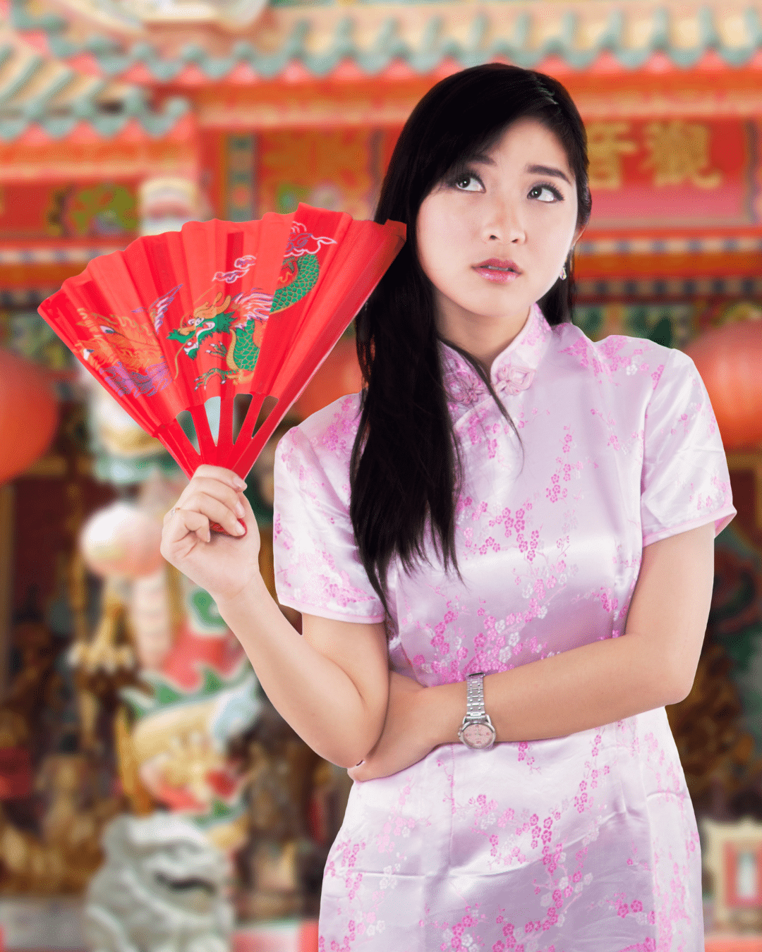 สาวสวยถือพัด