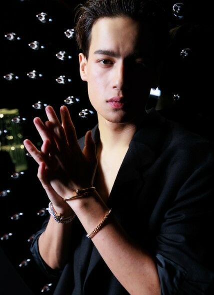 ไอซ์ - พาริส อินทรโกมาลย์สุต Clash de Cartier