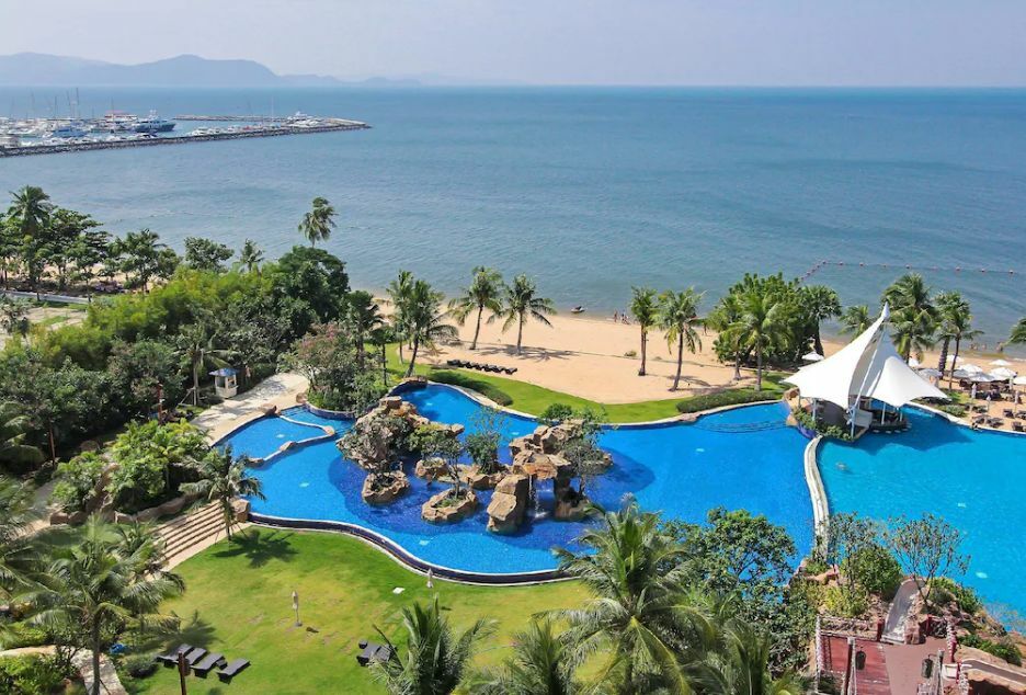 White Sand Beach Residences Pattaya โรงแรมดูพลุ