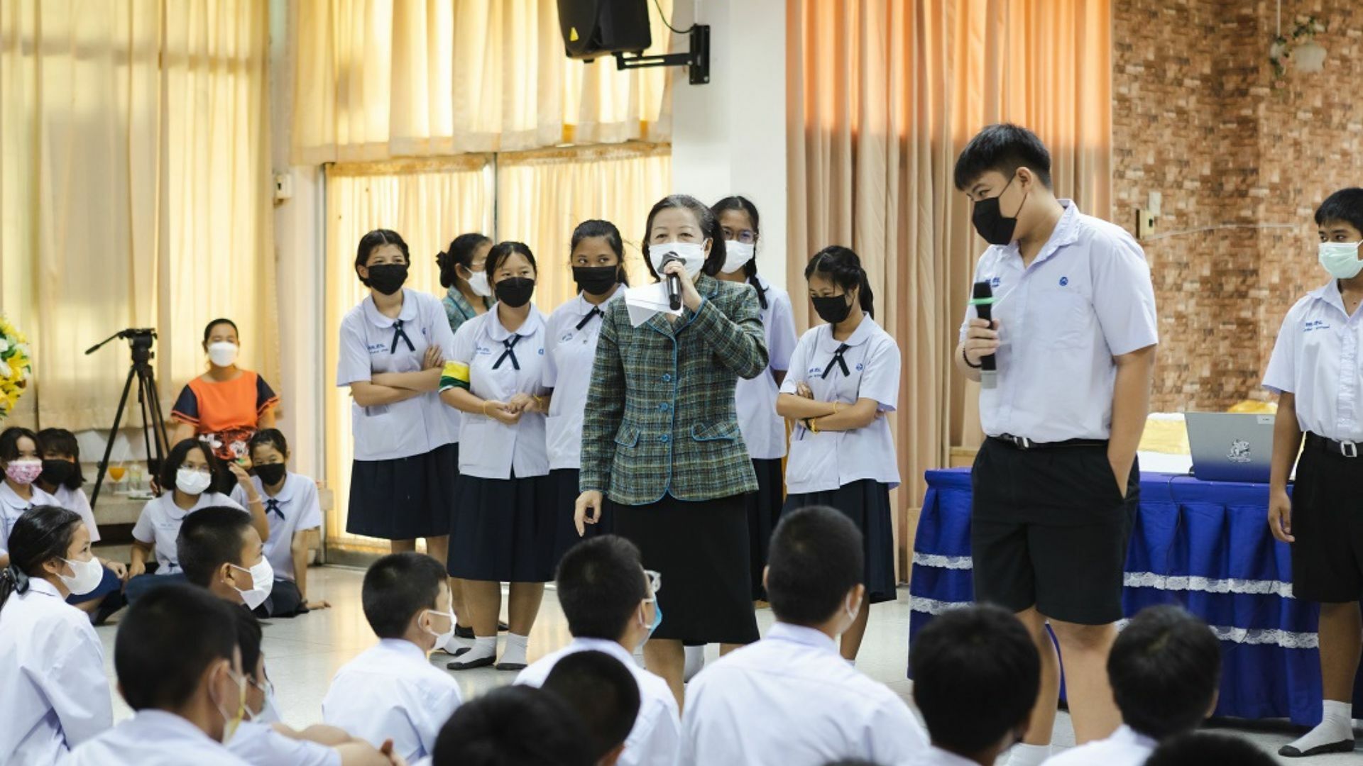 ประกวดเขียนเรียงความ ครูใหญ่ในใจเรา