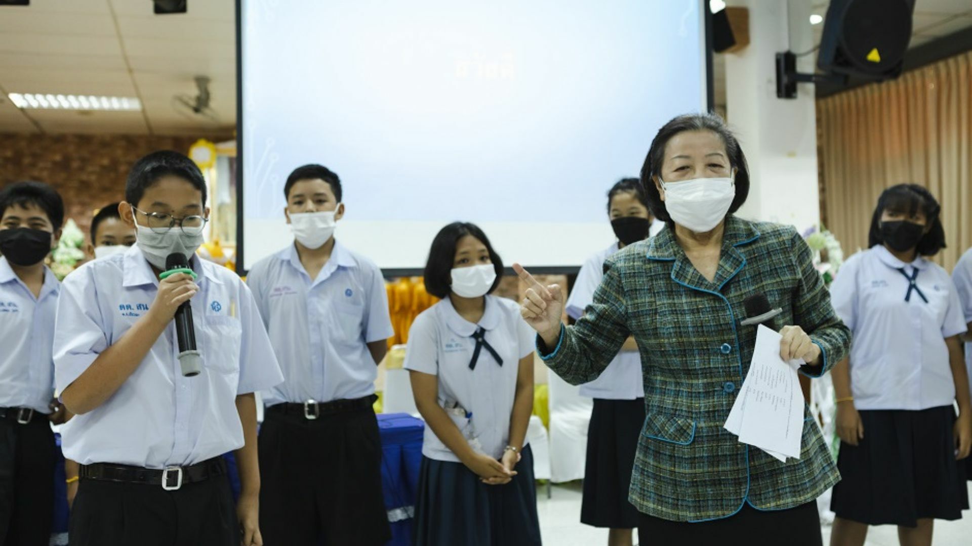 ประกวดเขียนเรียงความ ครูใหญ่ในใจเรา