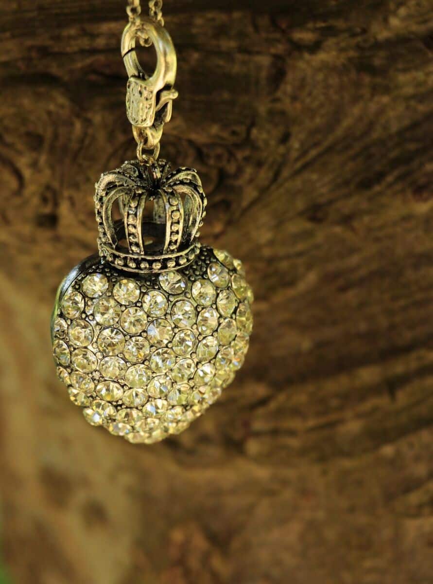 ฝันเห็นสร้อยทอง 2 เส้น