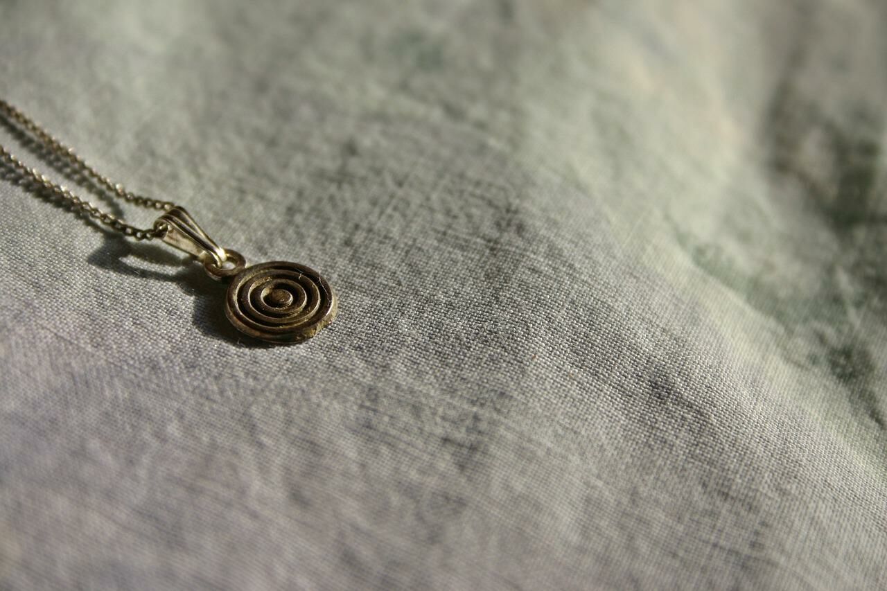 ฝันเห็นสร้อยทอง ข้อมือทอง