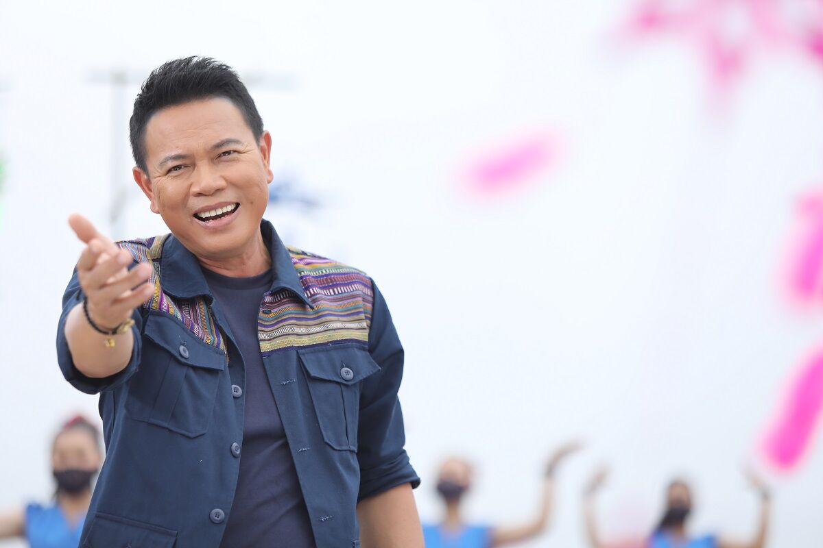 มนต์แคน แก่นคูน สถิติใหม่ 100 ล้านวิว 11 เพลง