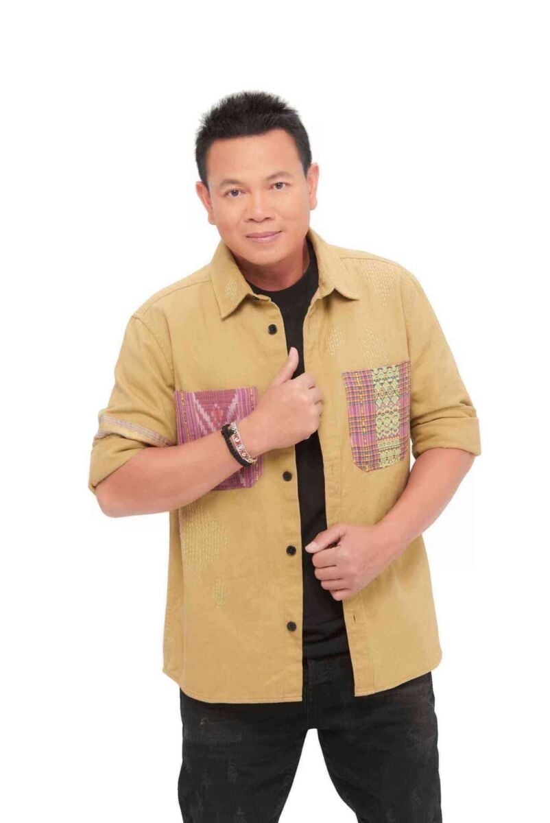 มนต์แคน แก่นคูน เป็นเกียรติหลาย