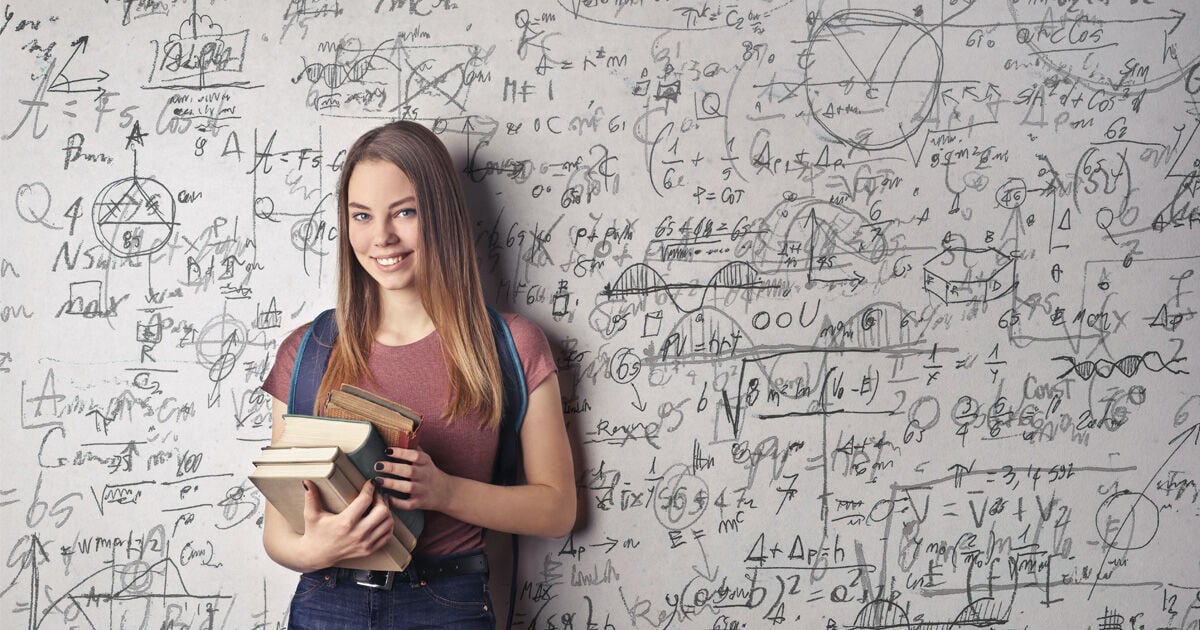 | แคปชั่นวันวิทยาศาสตร์แห่งชาติ 2565 คำคมเด็กฟิสิกส์ แรง g มีค่า 9.8 แต่แรงใจที่รักเธอหาค่าไม่ได้ หัวใจนะไม่ใช่บีกเกอร์ ที่จะเผลอทำแตกวันละหลายครั้ง ไม่เก่งเรื่องฟิสิกส์ แต่เรื่องโรแมนติกขอให้บอก ถ้าแรงมีหน่วยเป็นนิวตัน รักของฉันคงมีหน่วยเป็นเธอ คนนะไม่ใช่ประจุไฟฟ้า ที่มองตากันแล้วจะสปาร์ค ในสมองมีแต่สูตร ในหัวใจมีแต่เธอ ที่วัตถุมันสั่นพ้อง เพราะเสียงน้องนั้นร้องคราง เธอนี่มันน่า log จริง ๆ ถึงกลางวันจะยาวขึ้น แต่เวลาที่ฉันมีให้เธอยังเท่าเดิมนะ ความรักก็เหมือนมวล ต้องใช้ใจคำนวณถึงได้มา นีล อาร์มสตรอง เป็นคนแรกที่เหยียบดวงจันทร์ ส่วนฉันจะเป็นคนแรกที่เหยียบบ้านเธอ