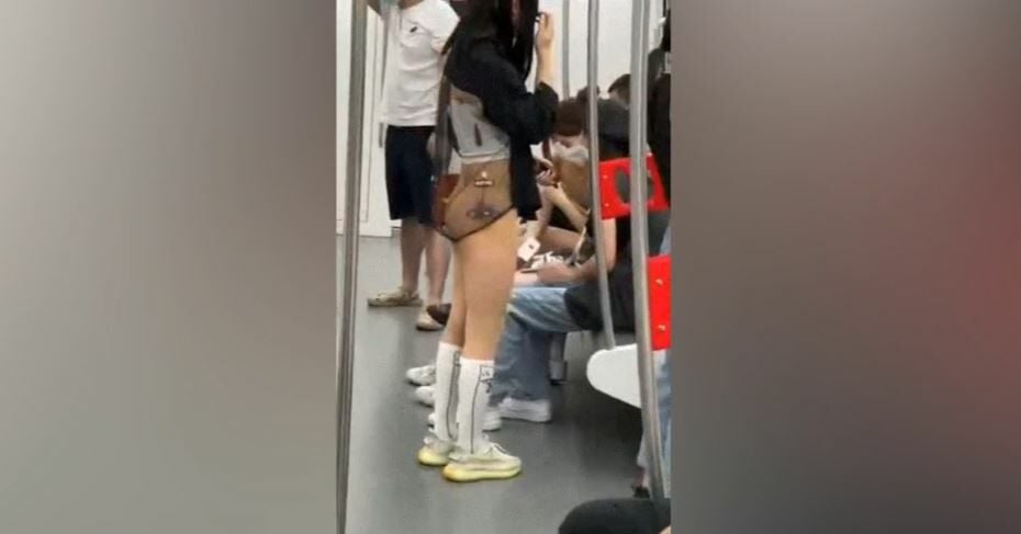 สาวฮอตขึ้นรถไฟใต้ดิน