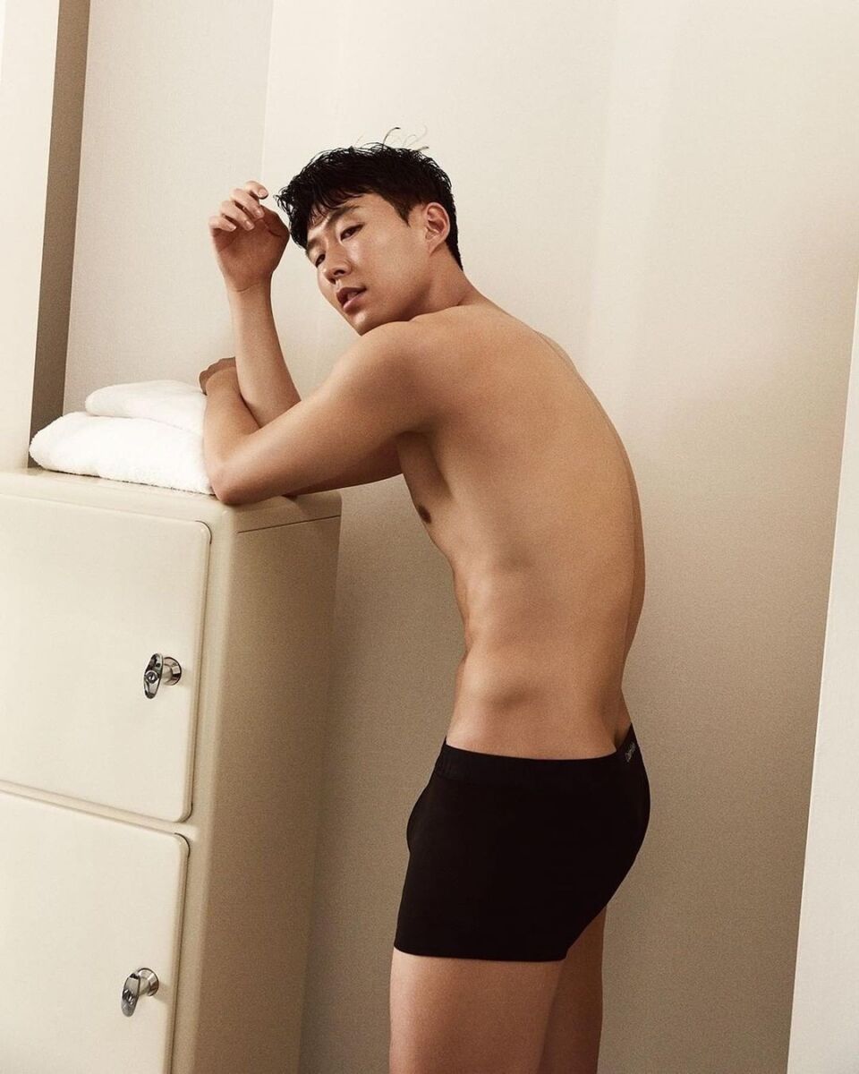 ซน ฮึงมิน กางเกงใน Calvin Klein