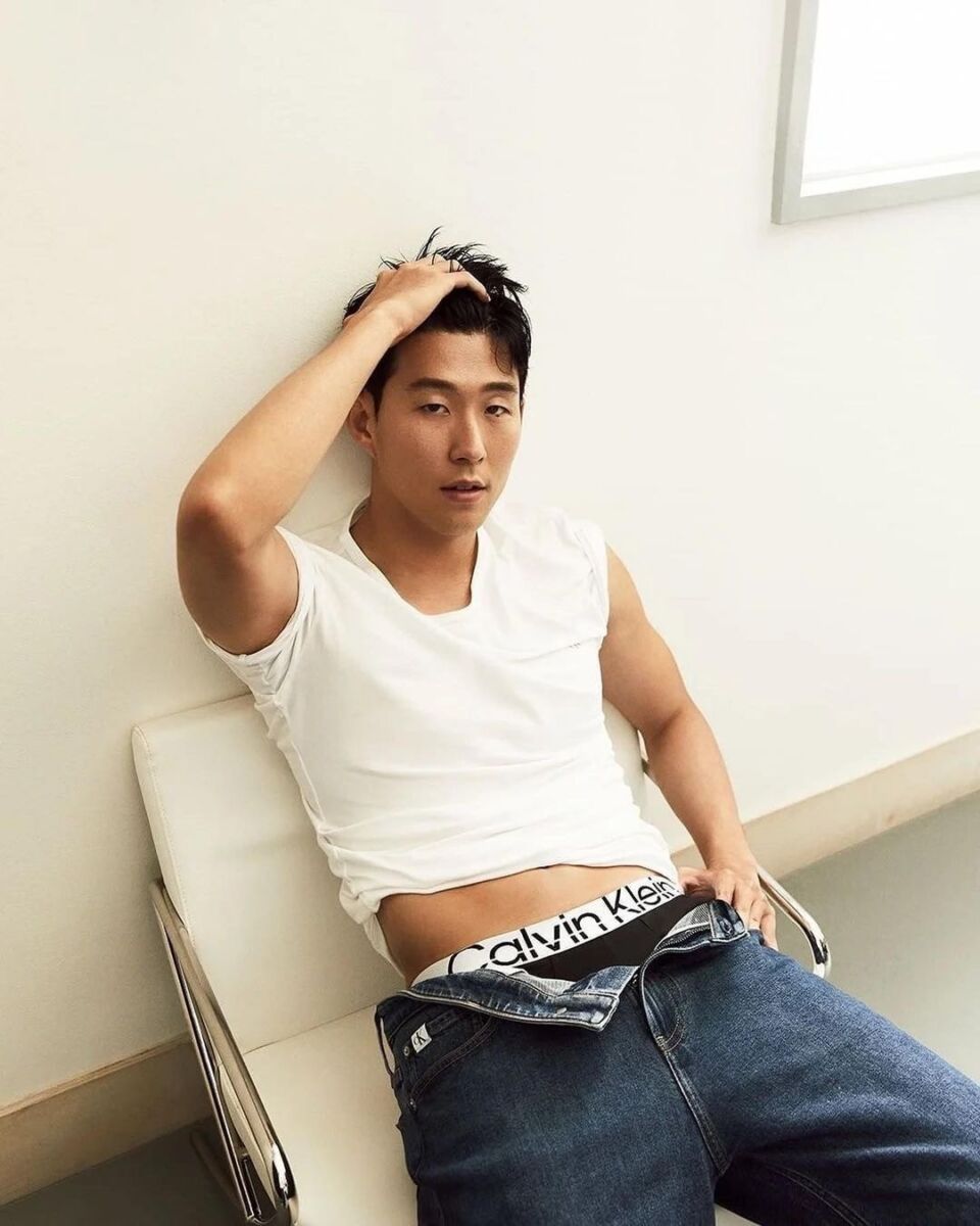 ซน ฮึงมิน กางเกงใน Calvin Klein