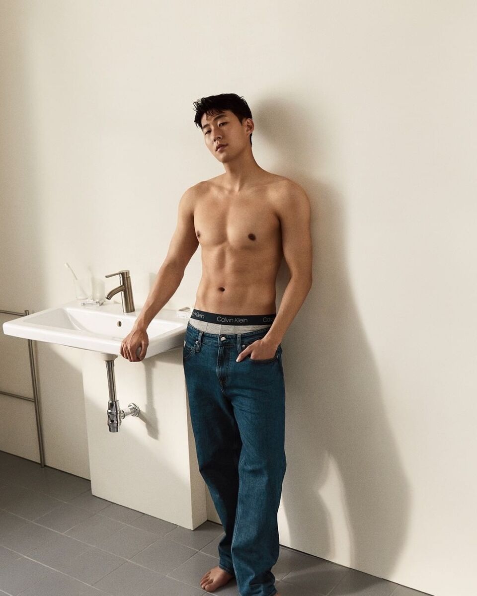 ซน ฮึงมิน กางเกงใน Calvin Klein