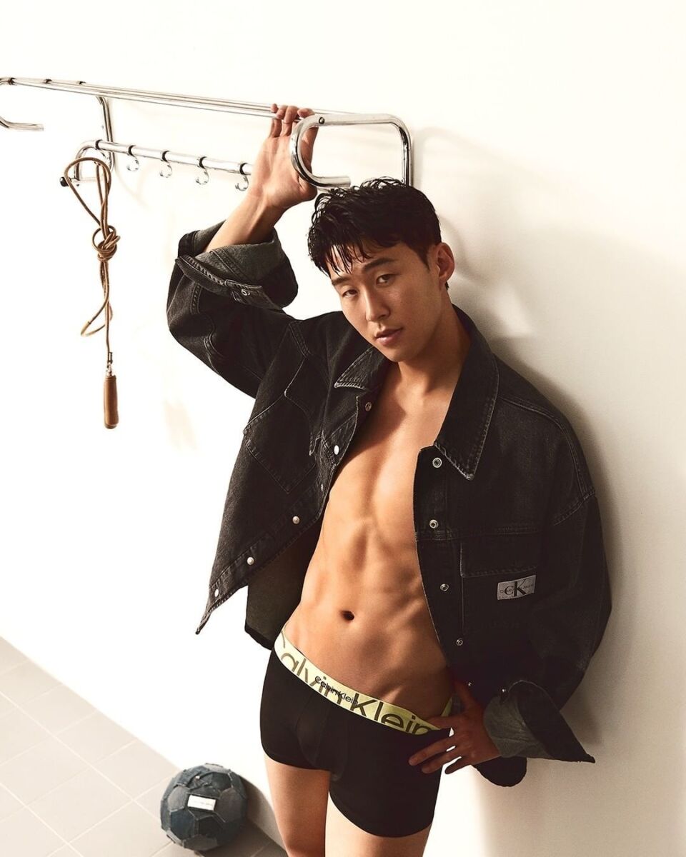 ซน ฮึงมิน กางเกงใน Calvin Klein