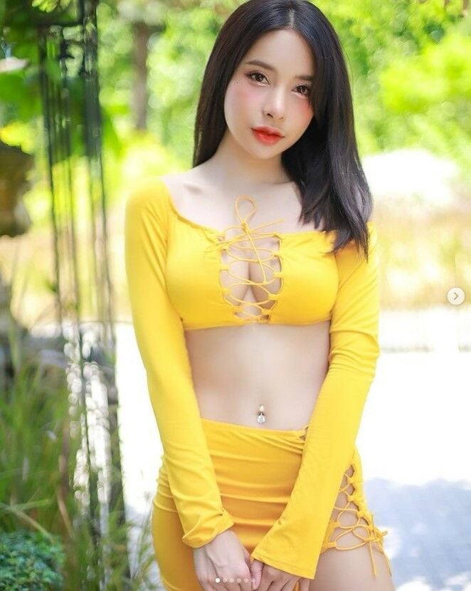 ดีเจมอส ชุดว่ายน้ําสนามบิน