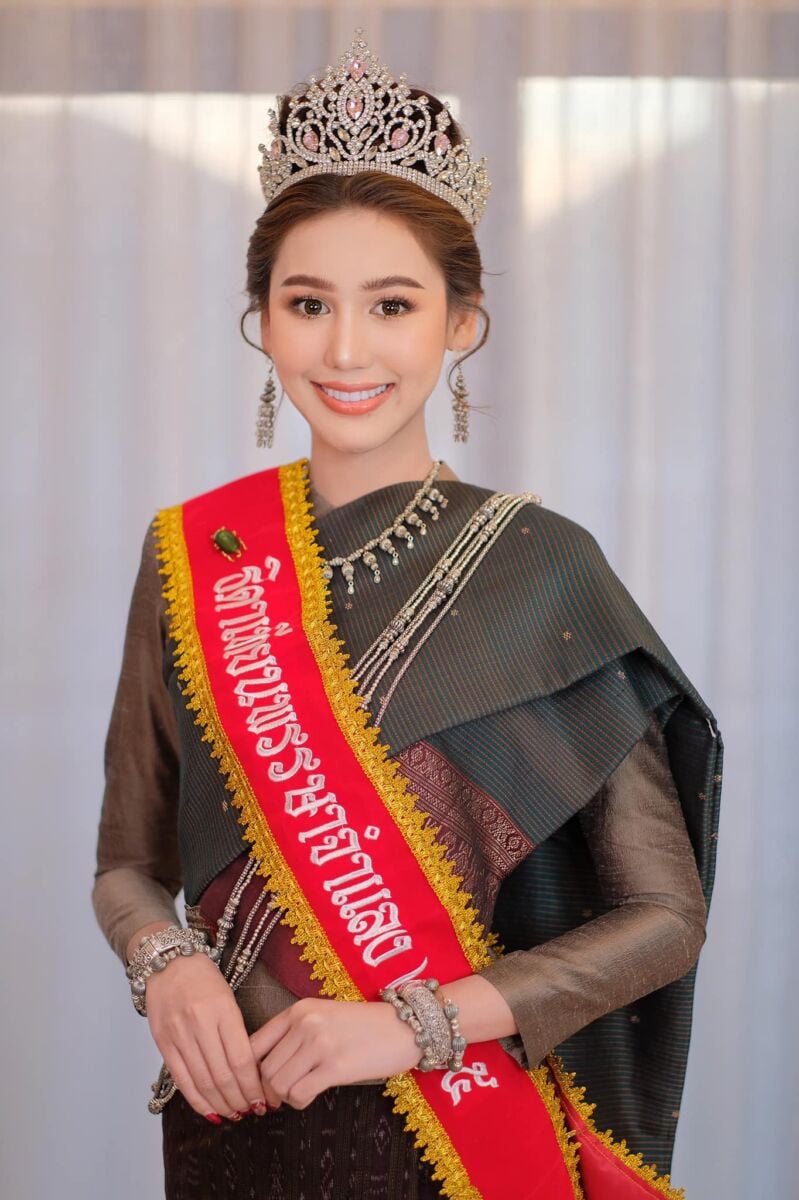 น้องพูมมี่ คนที่ช่วยพยุงโอลีฟ เฟซบุ๊ก