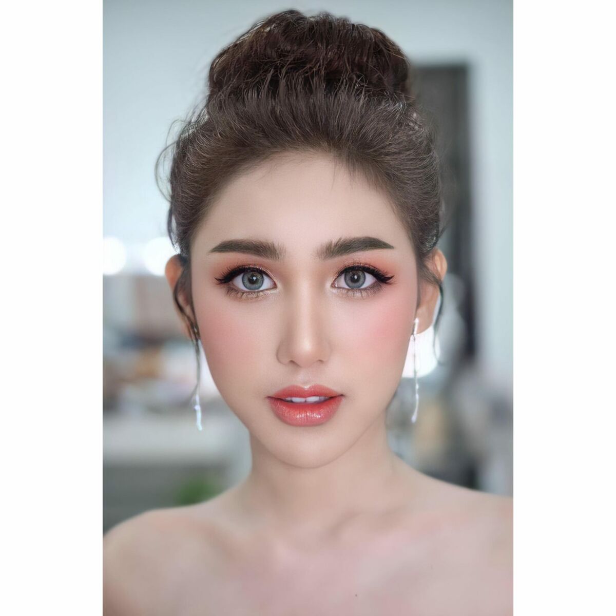 น้องพูมมี่ คนที่ช่วยพยุงโอลีฟกลางเวที