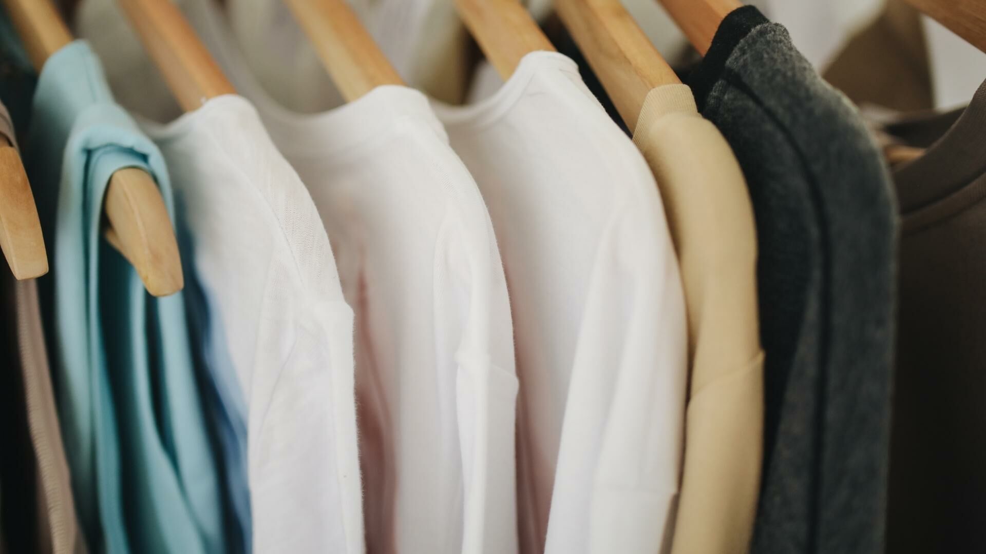 สีเสื้อมงคล เดือนตุลาคม 2565
