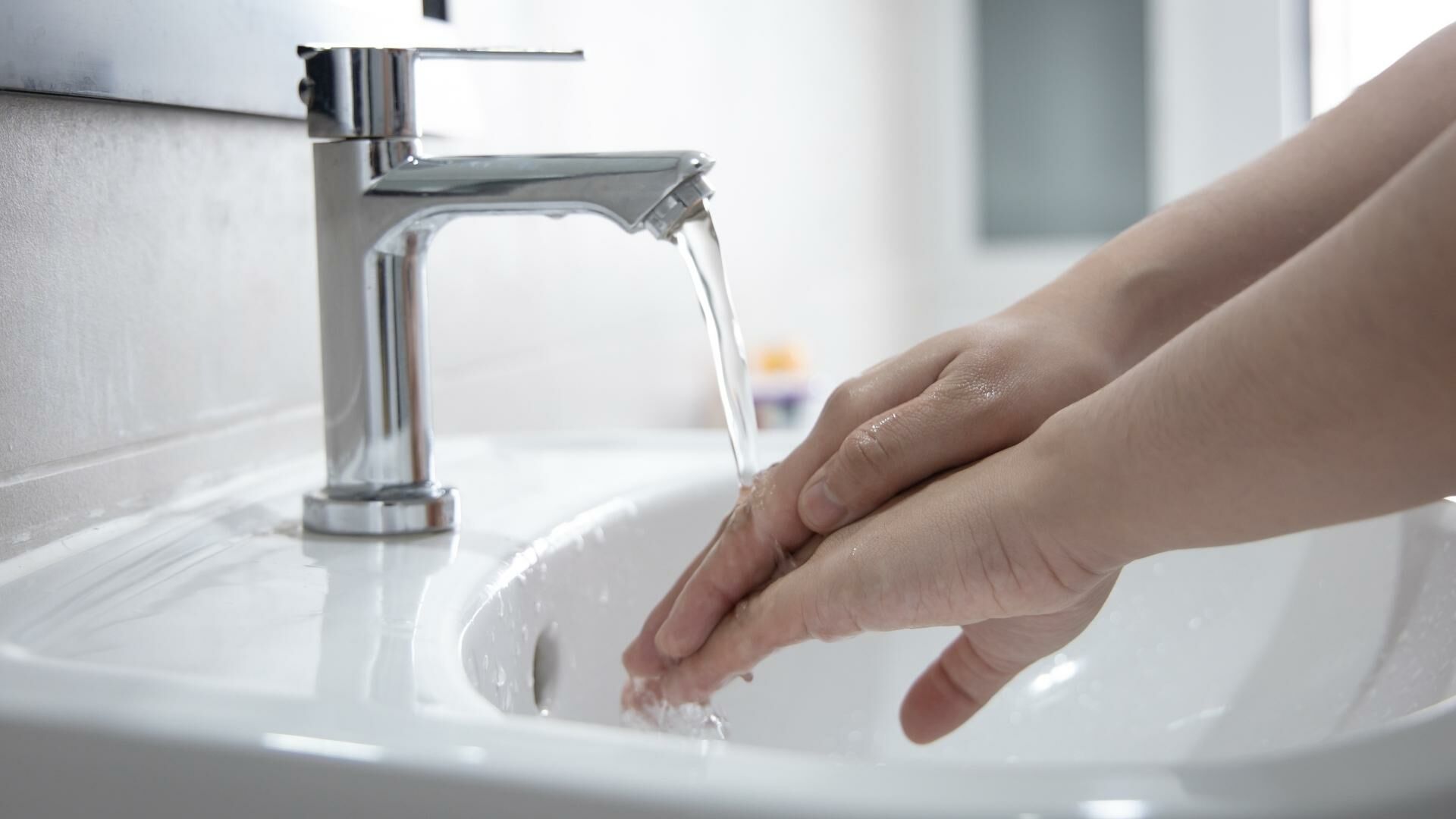 อาบน้ำตอนฟ้าผ่า