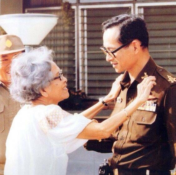 21 ตุลาคม สมเด็จพระศรีนครินทราบรมราชชนนี