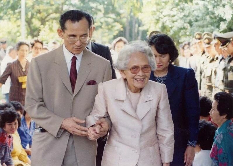 21 ตุลาคม สมเด็จพระศรีนครินทราบรมราชชนนี