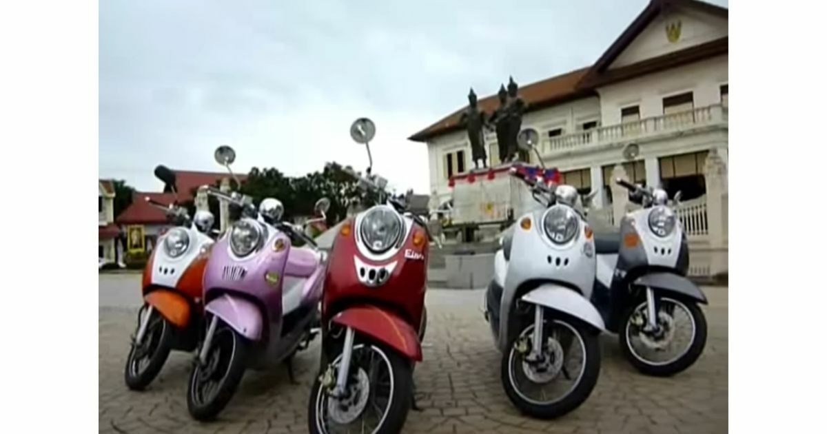 ที่มาต้นฉบับ สาวขี่ฟีโน่แดง