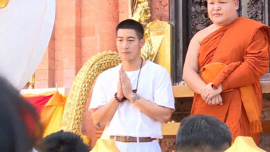 โตโน่ สักการะพระธาตุพนม ว่ายข้ามโขง
