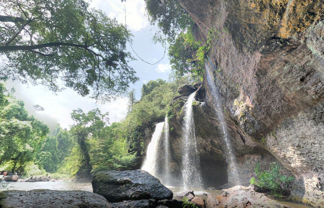 น้ำตกเหวสุวัต ที่เที่ยววันหยุดยาว