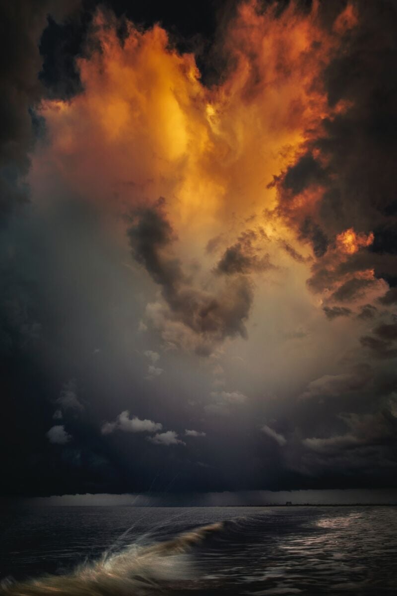 ฝันเห็นพายุ