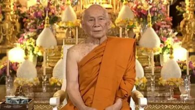 พระสังฆราช มอบเงิน ให้เหยื่อที่ถูก กราดยิงหนองบัวลำภู