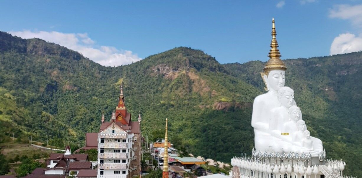 วัดพระธาตุผาซ่อนแก้วเขาค้อ ที่เที่ยวเขาค้อ วันหยุดยาว 2565