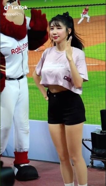 เชียร์ลีดเดอร์ อกเด้ง