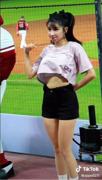 เชียร์ลีดเดอร์ อกเด้ง