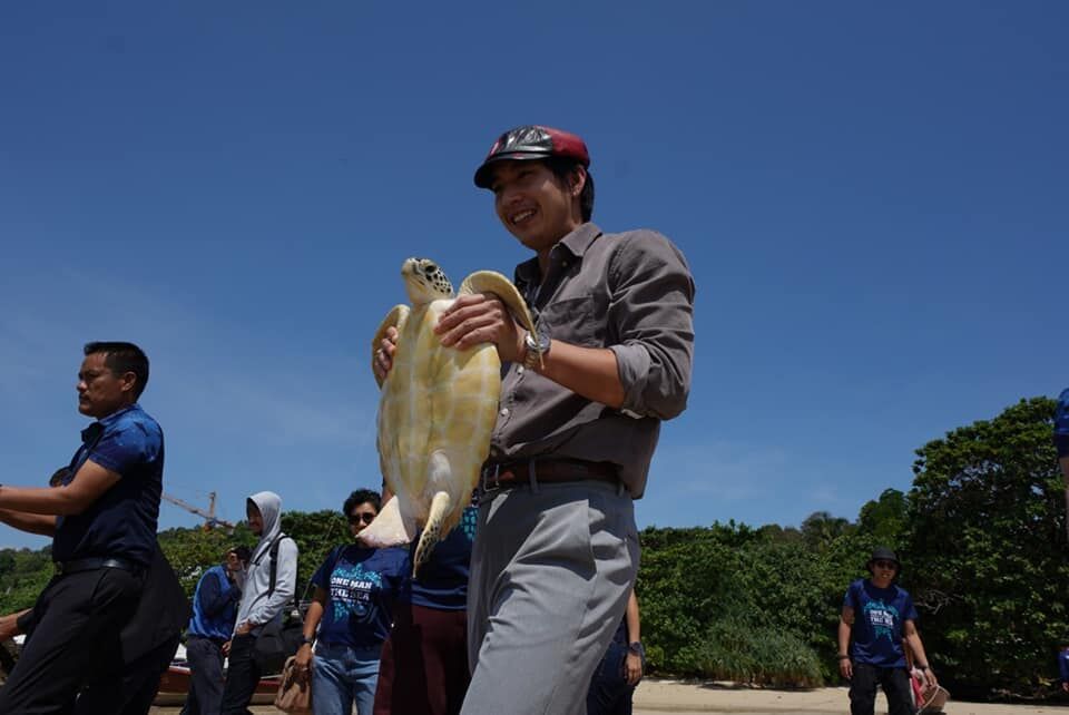 โตโน่ว่ายข้ามโขง