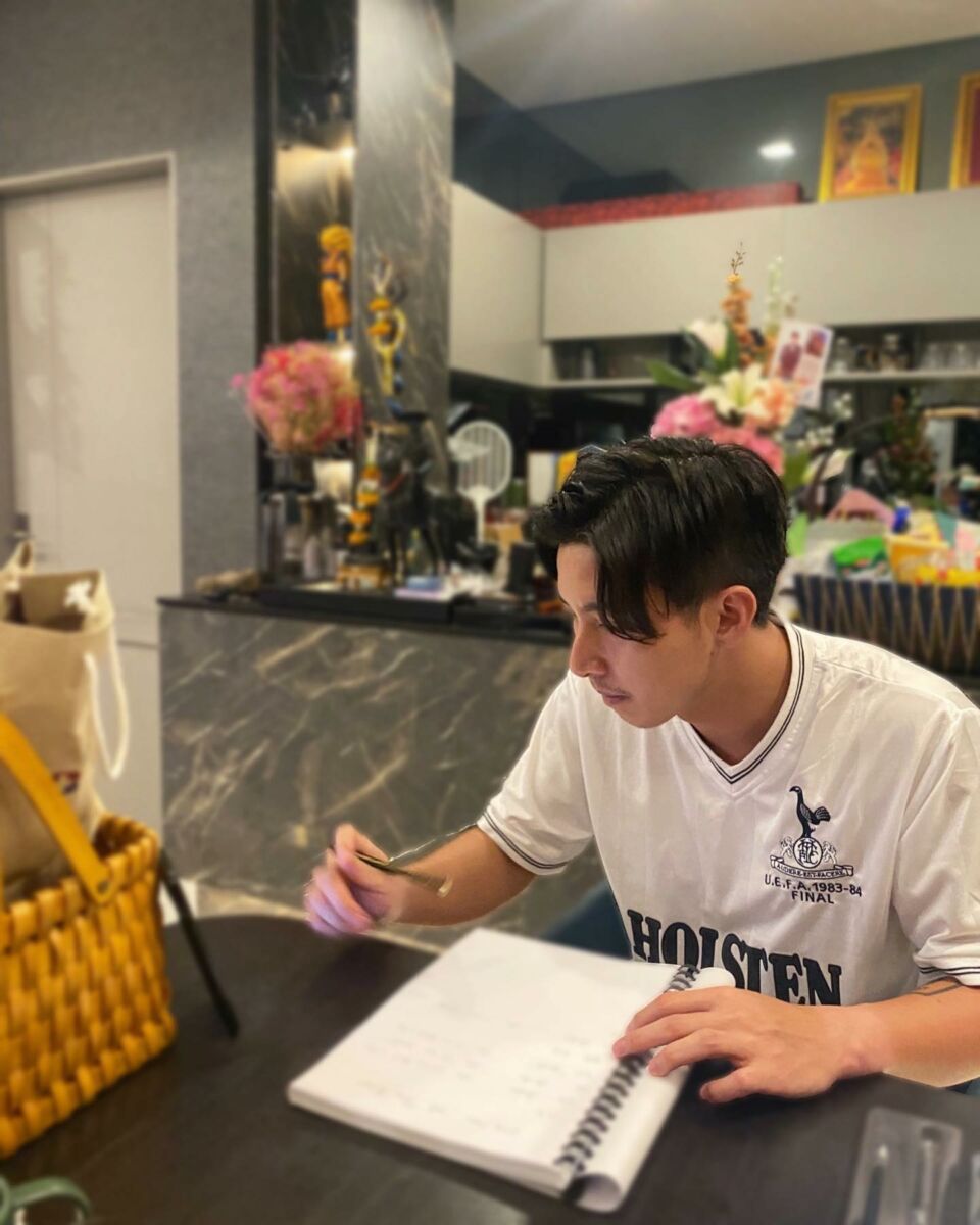 โตโน่ว่ายน้ำข้ามโขง