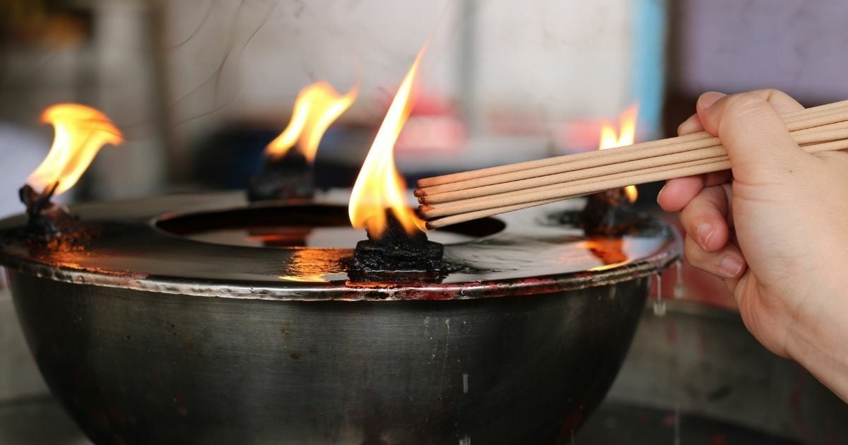 จุดธูป 16 ดอก