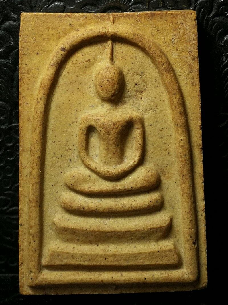 ฝันเห็นพระเครื่อง