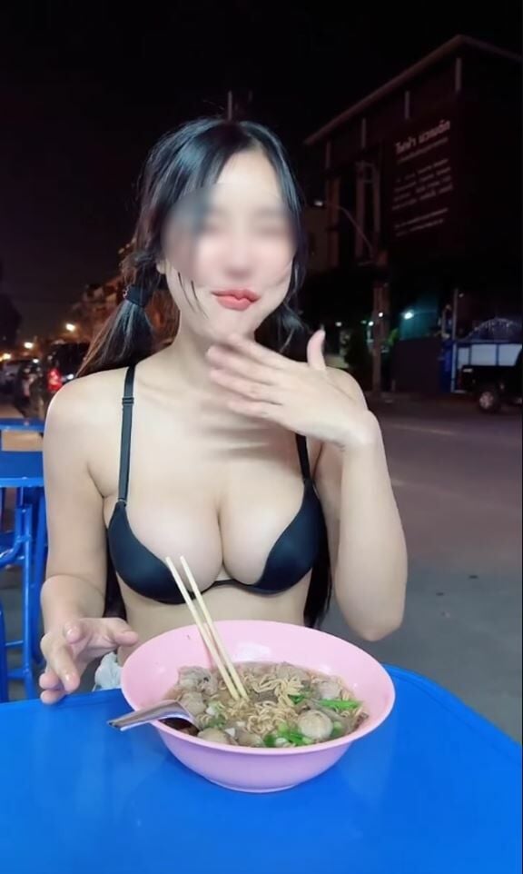 เน็ตไอดอลสาวลาว