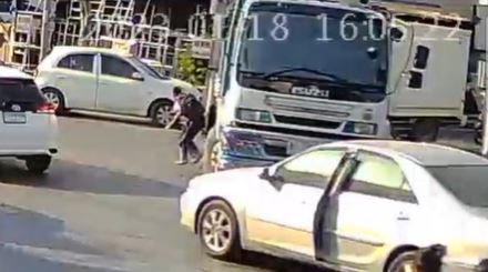 10 ล้อทับเด็ก