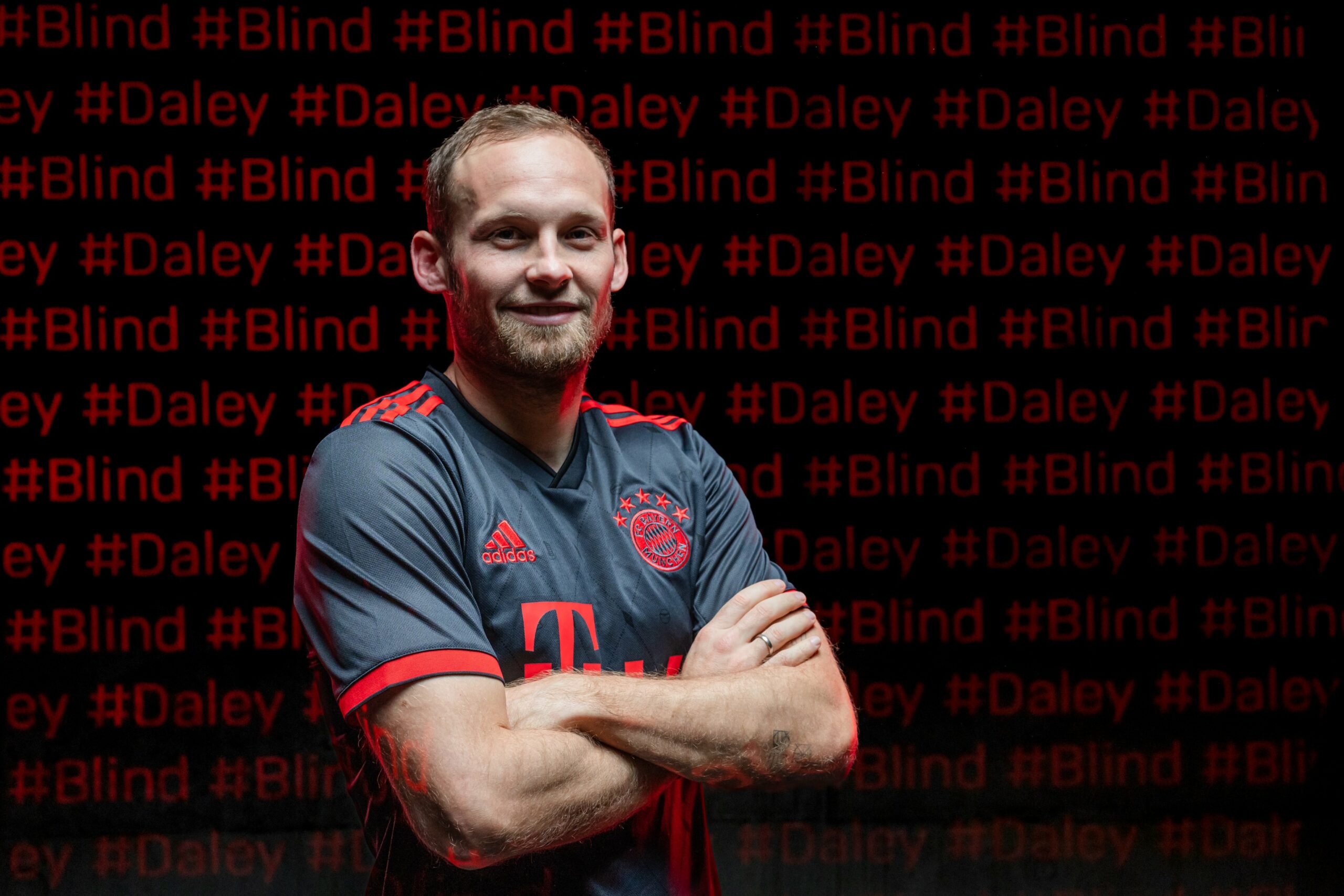 Bayern announce the signing of Blind on a six-month contract