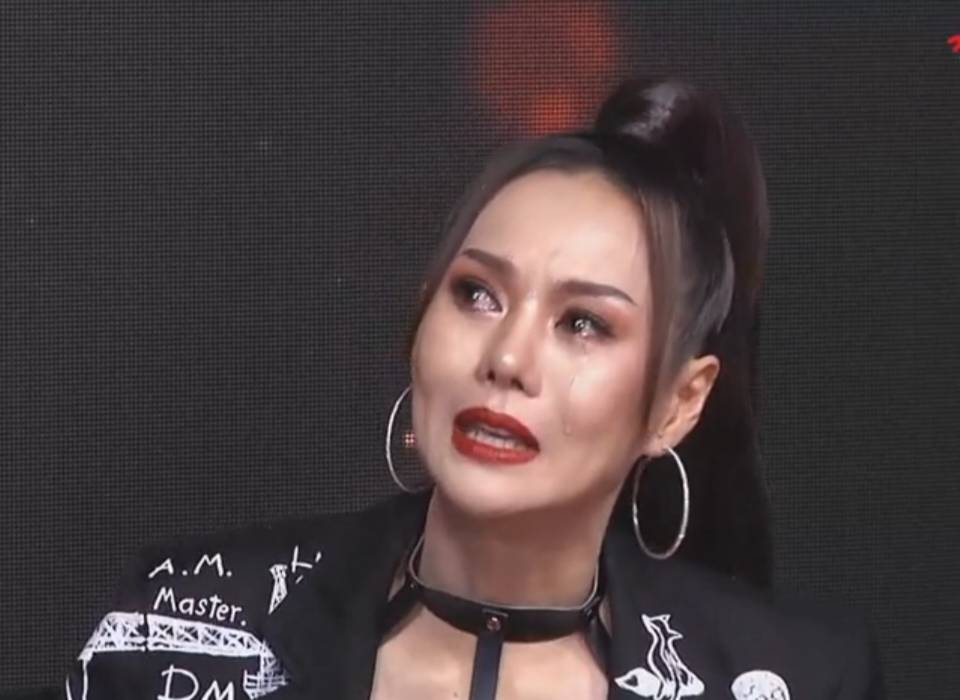 เอรีน ไตรโทน ขอกินตับแลกเพลง