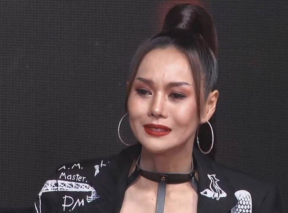 เอรีน ไตรโทน ขอกินตับแลกเพลง