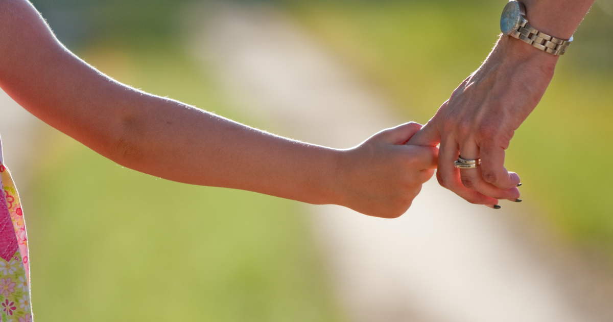 จับมือแฟนยังไง คว้านิ้ว