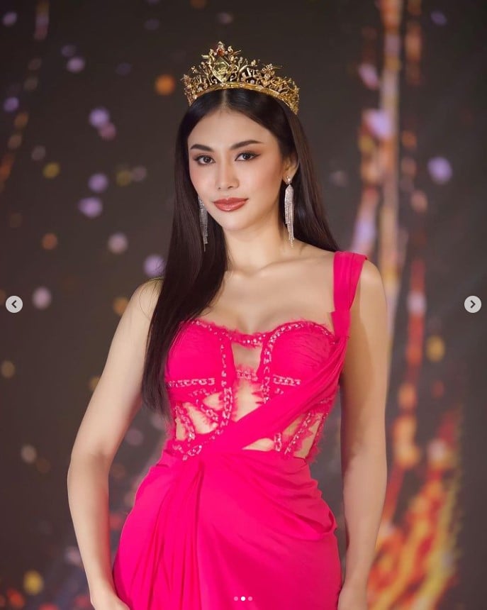 ชมพู อทิตา ประวัติ