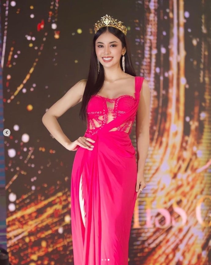 ชมพู อทิตา ประวัติ