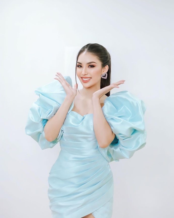 ชมพู อทิตา ประวัติ