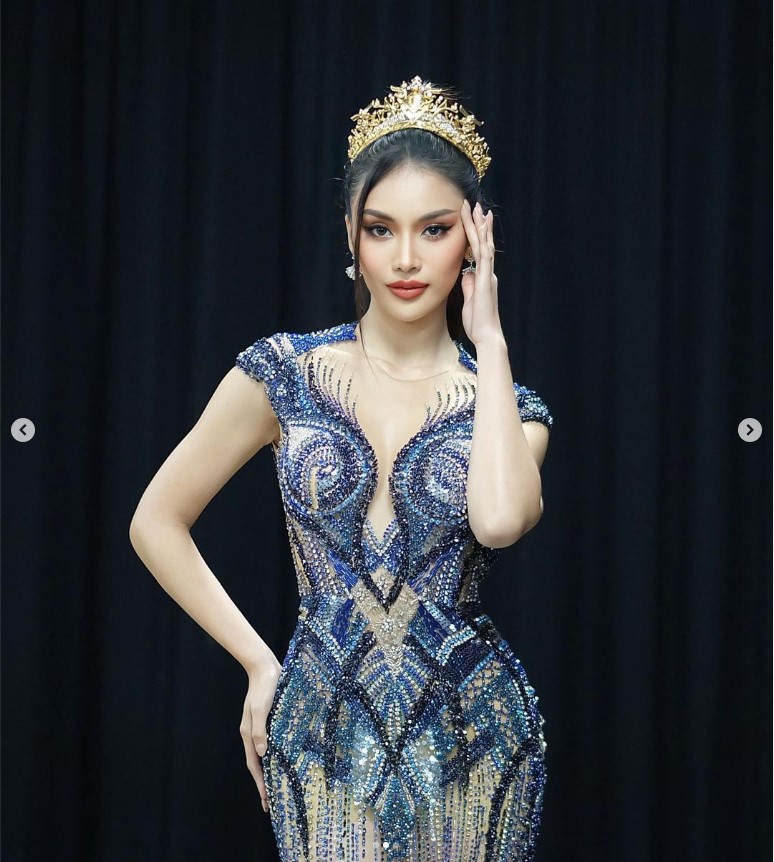 ชมพู อทิตา ประวัติ