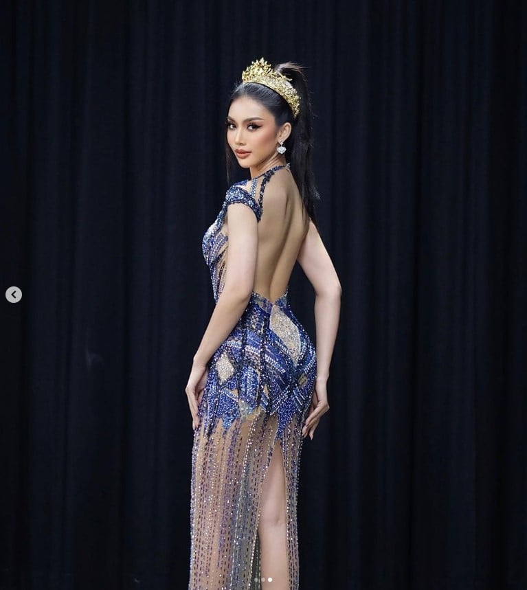 ชมพู อทิตา ประวัติ