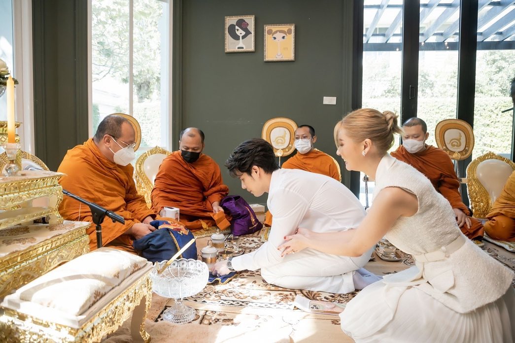 ซี ศิวัฒน์ ทำบุญรับวันเกิดอายุ 41ปี กับ ภรรยา