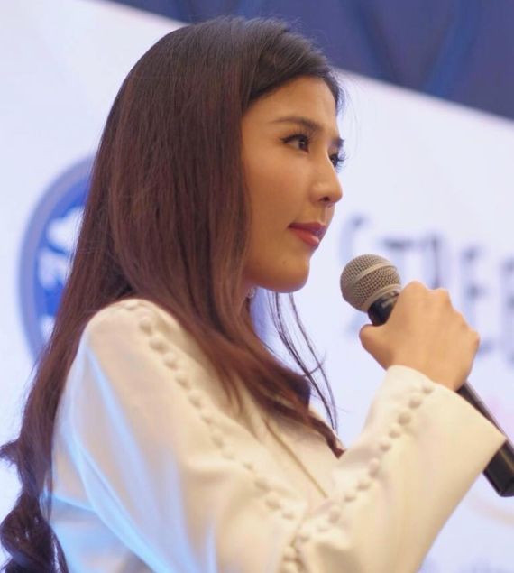 ประวัติ ครูพี่แอน