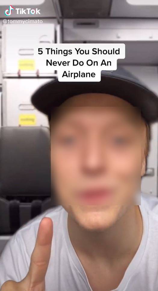 พนักงานต้อนรับบนเครื่องบิน