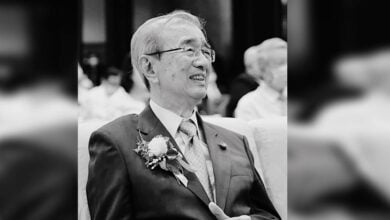 พ่ออภิสิทธิ์ เวชชาชีวะ