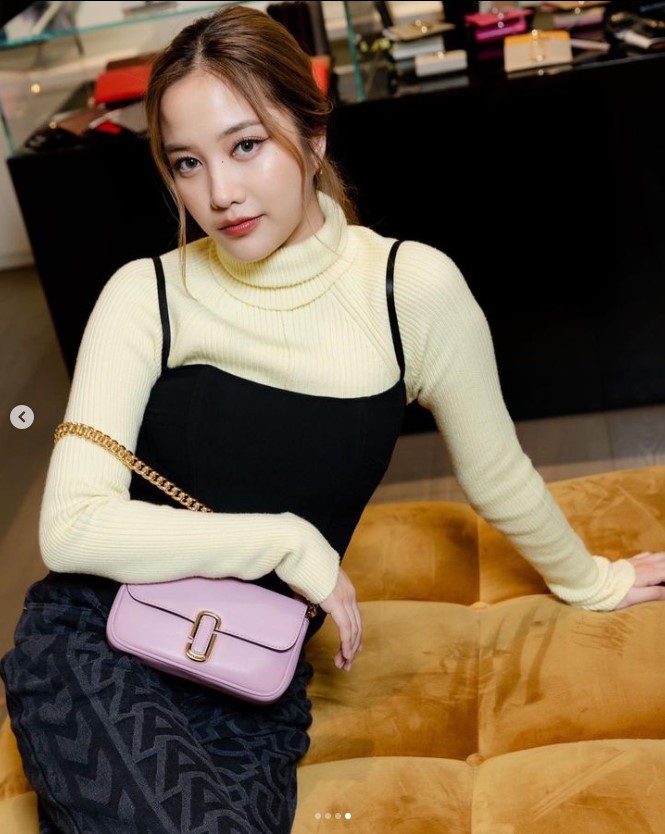 ฟรีน สโรชา ประวัติ